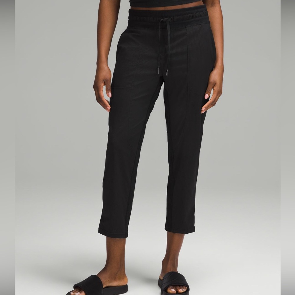 Lululemon Dance Studio Mid-Rise Crop Pants in Black Size 10